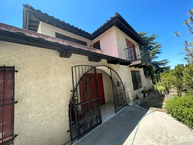 Sloped acreage and driveway at 35275 Via Cerro Vista in Temecula, California