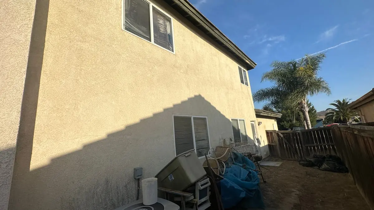 Exterior condition of the Ferngreen Drive house in Hemet