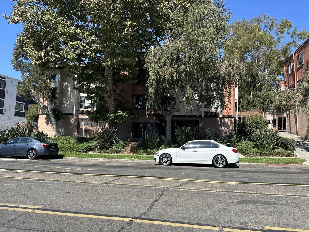 Condominium building at 2940 Broadway in San Diego, photographed from across the street